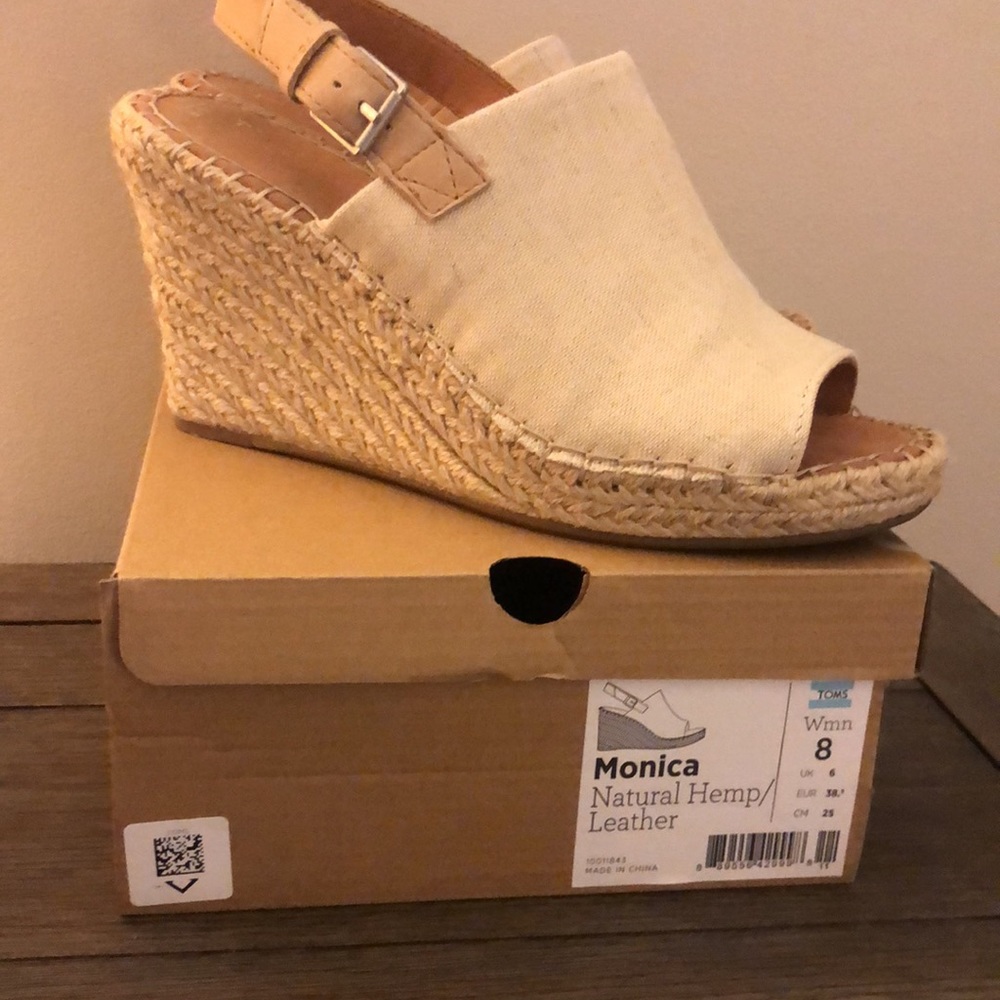 Size 8 Tom’s wedges